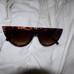 cat-eye tortoise sunglasses